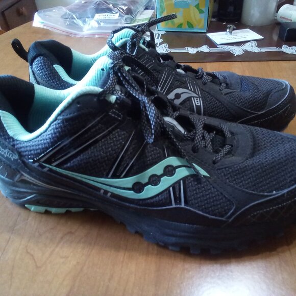 Like New Saucony Excursion Black Womens Sneakers 12 Wide - Picture 10 of 11